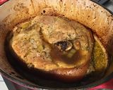 Une image de l'étape 9 de Rouelle de porc au four aux oignons marinée miel,herbes et épices.