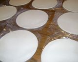 Foto del paso 5 de la receta: Empanadas porteñas con carne picada hechas al horno
