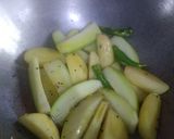 A picture of step 2 of Papaya with Pabda curry.