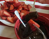 Foto del paso 5 de la receta: Ganache de chocolate negro y blanco para mojar fresas