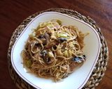 Foto del paso 5 de la receta: Espaguetis integrales con calabacín y champiñón