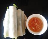 A picture of step 6 of Phở cuốn.