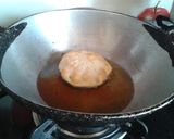 A picture of step 3 of Paneer kachori.
