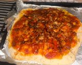 Foto del paso 9 de la receta: Pizza Rústica de Pollo Caramelizado y Salsa BBQ 🍕