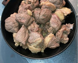 Foto del paso 3 de la receta: Guiso de Ternera al Vino Tinto