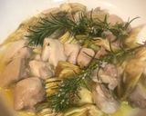 Foto del paso 6 de la receta: Pollo cinco ingredientes:(pollo, alcachofa, champiñones, romero y limón 🍋)