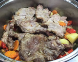 Foto del paso 3 de la receta: Filetes de cabeza de cerdo con hierbas aromáticas