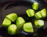 A picture of step 1 of Aloo Potoler Rasa.