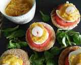 Foto del paso 9 de la receta: Huevos rellenos de atún y gambas con salsa de mango al curry