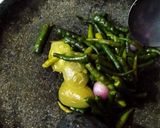 Foto langkah ke 2 dari resep Sambal Cabe Hijau Keriting Ala RM Padang By zahara.