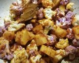 A picture of step 4 of Dry purple Cauliflower bhaji.