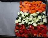 Foto del paso 2 de la receta: Dados de verduras horneados con salsa de finas hierbas