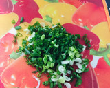 Foto del paso 2 de la receta: Hamburguesas de salmón con Ensalada Caigua Chilena y mix de pimientos Hongos!!