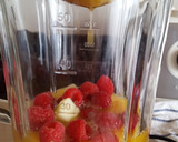 Foto del paso 2 de la receta: Zumo de frambuesa, manzana y naranja