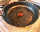 A picture of step 6 of Easy Sausage Omurice.