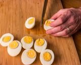 Klasszikus kaszinótojás recept fázis 2 fotója