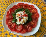 Une image de l'étape 7 de Salade composée de tomates et persil à la mozzarella di buffala et crème de balsamique.