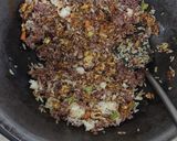 Foto langkah ke 4 dari resep Nasi goreng merah putih.