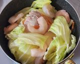 A picture of step 5 of Delicious Chilled Champon Udon Soup.