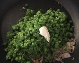 A picture of step 5 of Crushed peas, with mint, garlic and shallots.