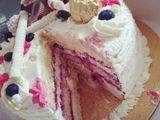 Tort cu crema de cioc albă, frișca, mascarpone și fructe