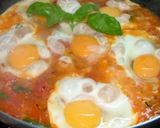 Foto del paso 3 de la receta: Huevos en salsa pomodoro