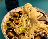 Foto del paso 14 de la receta: Linguini (o tallarines) en caldo de mejillones frescos (seis minutos)