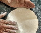 ज्वारीची भाकरी (Jwarichi Bhakri Recipe In Marathi) रेसिपी स्टेप 2 फोटो 