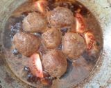 Foto langkah ke 4 dari resep Semur Bola Daging Sapi isi Telur Puyuh.