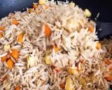Hình bước làm 5 của món Cơm Chiên Bò, Táo và Cà Rốt