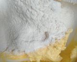 Foto langkah ke 2 dari resep Garlic Cheese Cookies.