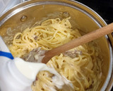 Foto del paso 6 de la receta: Tallarines en salsa de queso con ibérico