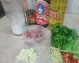 รูปขั้นตอนการทำที่ 1 ของ หมูผัดขึ้นฉ่าย