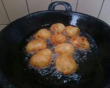 Foto langkah ke 5 dari resep Bola Bola Pisang Goreng.