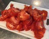 Une image de l'étape 1 de Salade de tomates marmande à l'ail noir et mozzarella di buffala.