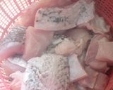 Foto langkah ke 1 dari resep Sayur ikan kakap asem manis pedas.