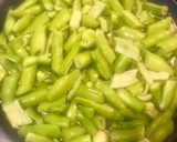 Foto del paso 2 de la receta: Habas Esparragás con Huevo