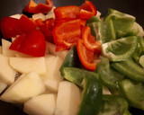 Foto del paso 1 de la receta: Patatas y pimientos con huevos