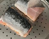 Foto del passaggio 1 della ricetta Salmone in crosta di semi di sesamo e di papavero 🐟