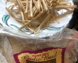 A picture of step 1 of Linguine white sauce pasta.