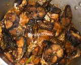 A picture of step 2 of Peppered fish 😋.