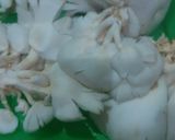 Foto langkah ke 1 dari resep Sup Jamur Tiram Putih.