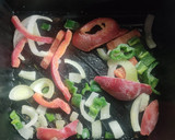 Foto del paso 1 de la receta: Muslos deshuesado con salsa de verduras