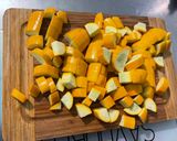 Une image de l'étape 4 de Travers de porc marinés aux courgettes jaunes, aubergine graffiti et tomates.
