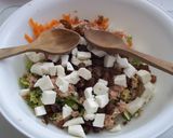 Foto del paso 8 de la receta: Ensalada con carlota, atún, dátiles y otros, con yogurt