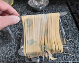 Foto del paso 3 de la receta: Fettuccine de pasta fresca al huevo