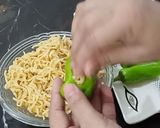 A picture of step 6 of Noodles Mirch Pakora.