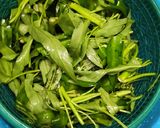 Foto langkah ke 1 dari resep Tumis Kangkung Bawah Putih.