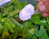 Foto langkah ke 5 dari resep Tumis genjer bunga temu.