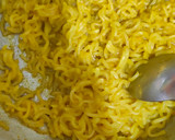 மேகி மசாலா ஸ்டப்டு இட்லி(maggi masala stuffed idly recipe in tamil) ரெசிபி ஸ்டேப் 2 புகைப்படம்